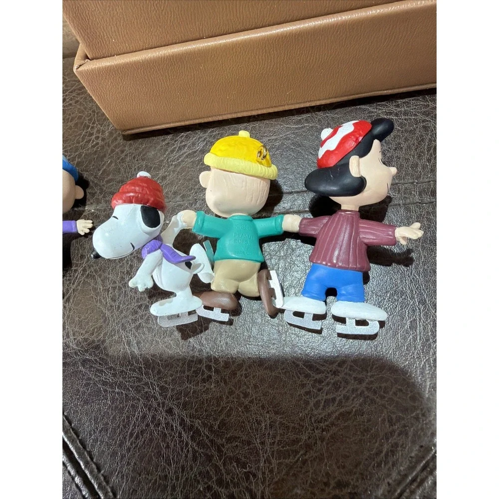 1998 Hallmark Keepsake Peanuts Follow the Leader Ice Skating 4 Ornaments Vintage